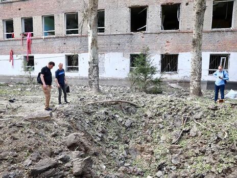 Росіяни ракетами зруйнували вночі школу в Запоріжжі, у ній навчалися діти з усієї області – ОДА. Відео