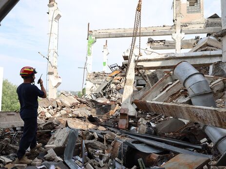 Окупанти б'ють по Харкову, мер говорить про щонайменше вісім прильотів