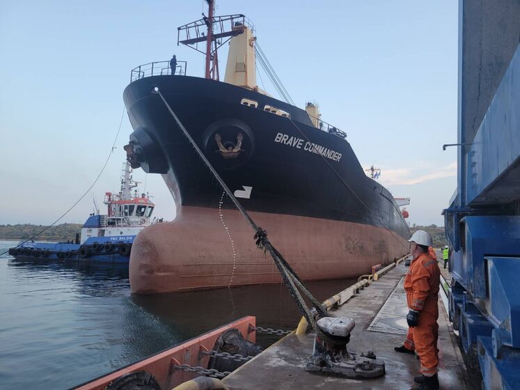 Перше судно з українським зерном за програмою ООН прибуло в Африку