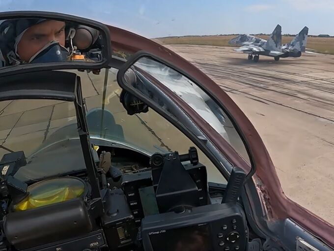 Український льотчик показав виконання бойового завдання на винищувачі МіГ-29. Відео