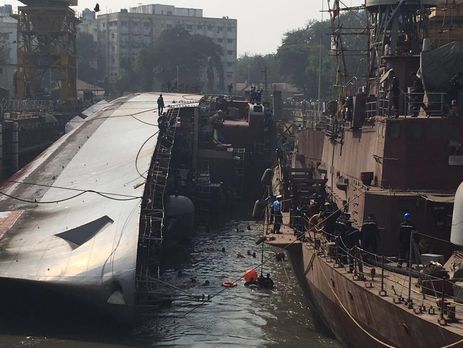 В Индии опрокинулся корабль военно-морского флота, два моряка погибли