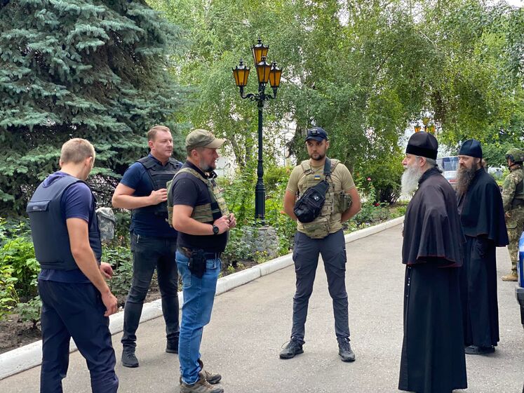 Из Святогорской лавры эвакуировали 17 человек, но там еще остаются гражданские – военная администрация