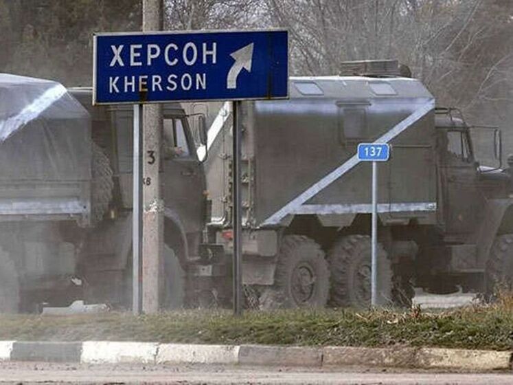 Оккупанты на грузовиках вывозят из Херсона в Крым награбленное имущество – Генштаб ВСУ
