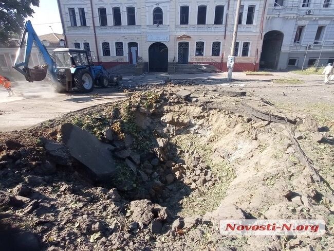 Наслідки нічних обстрілів Миколаєва: пошкоджено три лікарні, дві школи, готель і музей – мер