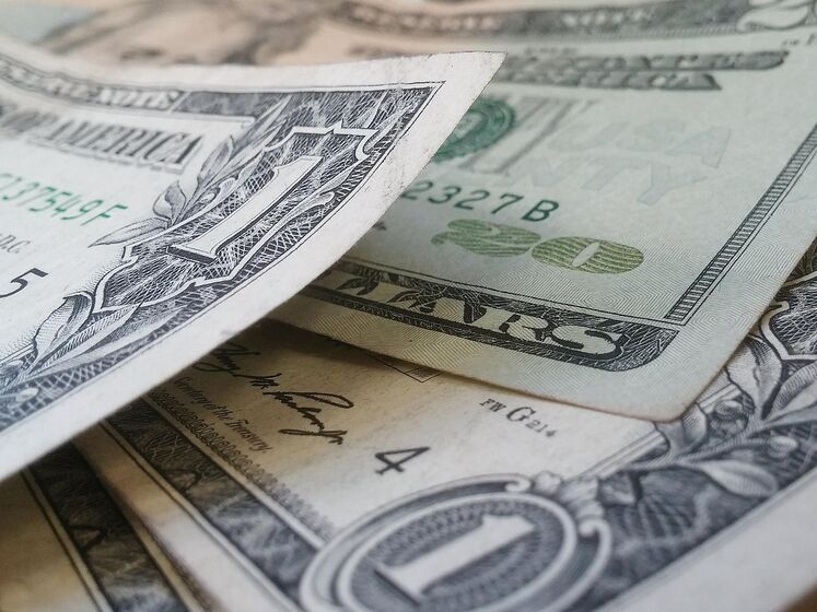 НБУ дозволив банкам продавати більше валюти населенню