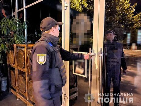 Поліція Києва влаштувала рейд розважальними закладами, вручила 119 повісток