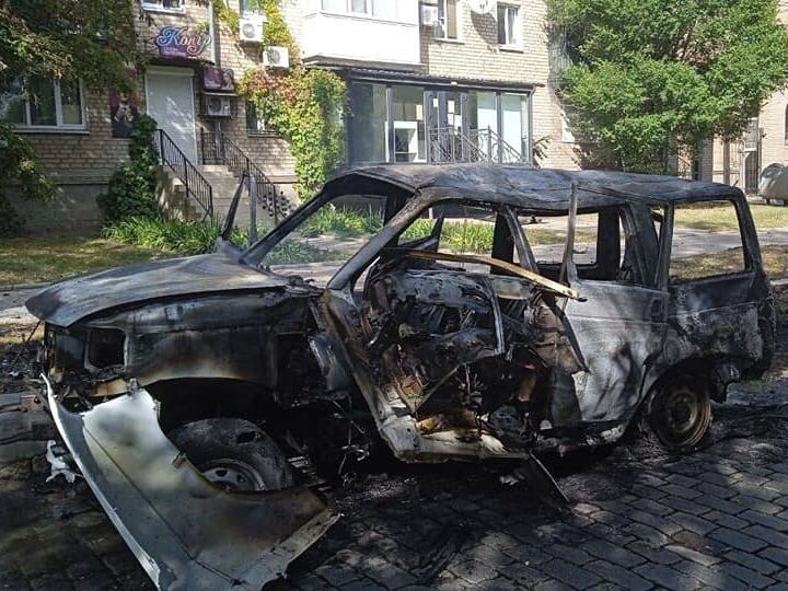 В центре оккупированного Бердянска подорвали автомобиль 
