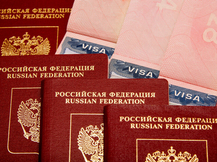 Єврокомісія схвалила зупинення угоди про спрощений візовий режим із Росією