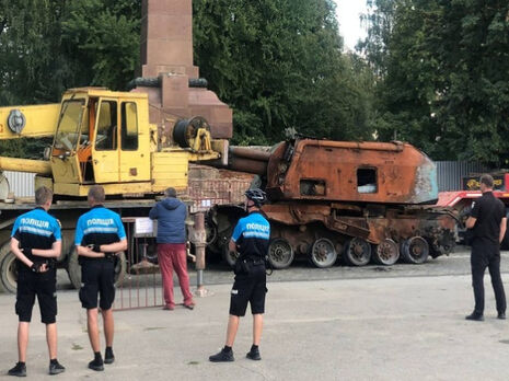 На выставке трофейной техники в Черновцах, вероятно, нашли снаряд, который мог сдетонировать – СМИ