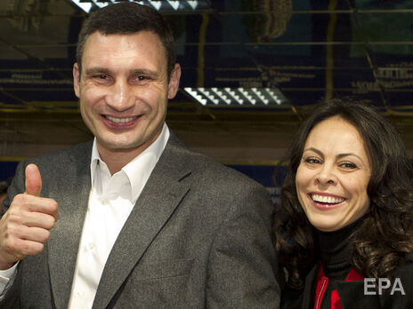 Наталья Кличко снялась с верхнего ракурса в платье на тонких бретельках