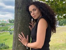 Каменских снялась в вышиванке