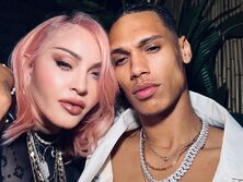 64-летняя Мадонна закрутила роман с манекенщиком, который младше ее дочери на два года – СМИ