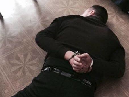 Прокуратура: В Киеве задержаны работники Управления по борьбе с торговлей людьми, крышевавшие бордель и порностудию