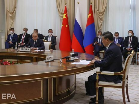 Путін та Сі Цзіньпін зустрілися за великим столом