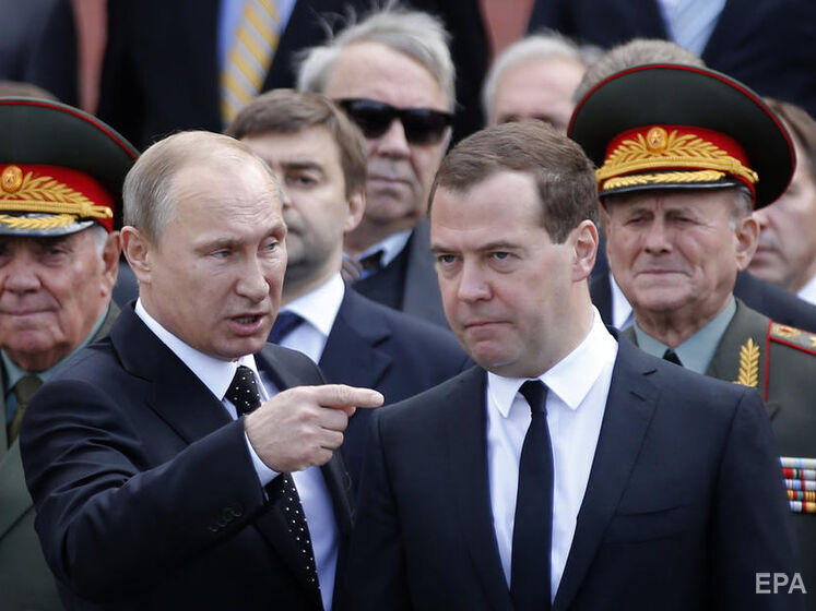 Российские чиновники "присели на стакан" из-за войны в Украине. Путина тревожит состояние "некоторых людей из ближнего круга" &ndash; "Медуза"