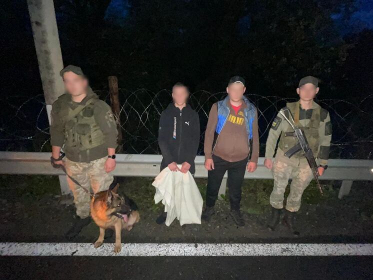 Взяли вместе с одеялами. Украинские пограничники задержали двоих нарушителей, которые пересекали государственную границу