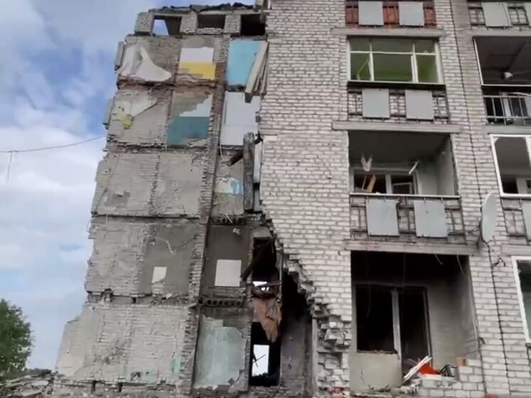 Омбудсмен Украины показал многоэтажку в Изюме, где в результате авиаудара оккупантов погибли 54 мирных жителя