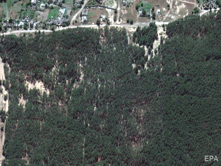 Опубліковано супутникові знімки масового поховання в Ізюмі