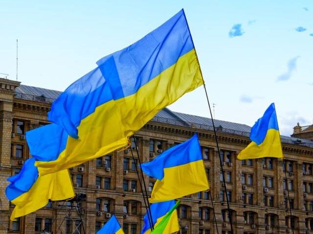 Ексглава МЗС Румунії заявив, що Україна має віддати території чотирьом країнам. Посольство України відповіло