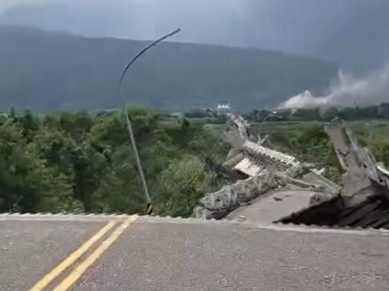 На Тайвані сталося кілька землетрусів за добу, є руйнування. Відео підземних поштовхів