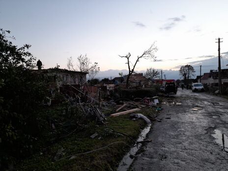 Приблизно 20 приватних будинків у Бурині через негоду залишилися без даху, у кількох зруйновані стіни