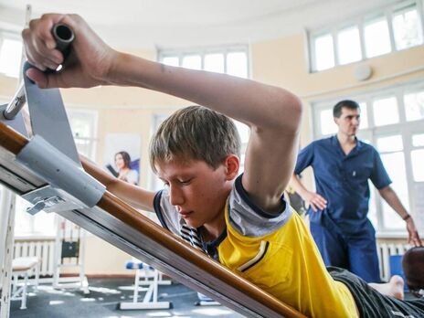 Раненые дети могут получить реабилитацию с помощью Фонда Рината Ахметова