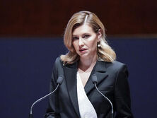 "Дякую за повсякчасну увагу до України". Зеленська в Лондоні попрощалася з Єлизаветою II "від імені всіх українців"