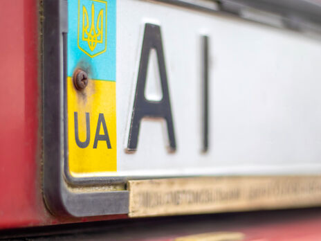 В Україні номерні знаки можна буде перезакріплювати за автомобілями родичів
