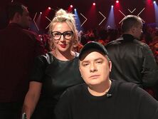 "Что-то задумал", "Сделал кусь". Данилко украдкой ущипнул Белоконь и показал ее реакцию. Фото