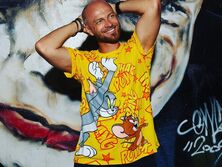 Влад Яма показал, как работает за диджейским пультом на вечеринке в Нью-Йорке. Видео