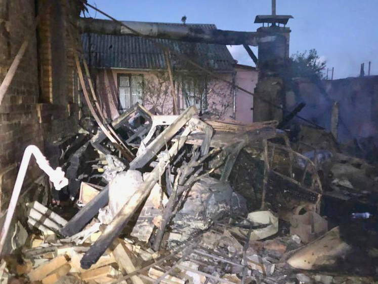 Окупанти обстріляли Нікополь. Поранено чоловіка, пошкоджено понад 20 житлових будинків