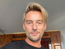 "Покинуть кровать иногда очень сложно". Бадоев показал свою смятую постель