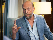 Миллиардер, бывший друг Путина Пугачев: Мы как-то с Путиным на кухне выпивали. Расходимся, а Людмила рыдает: