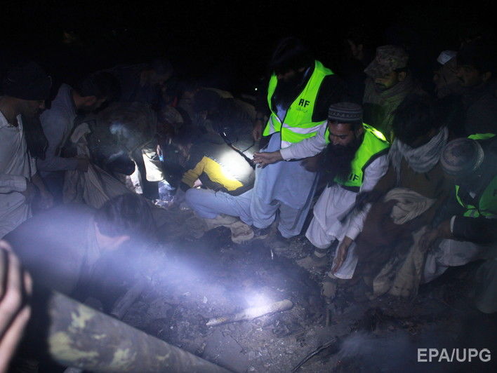 На месте крушения самолета в Пакистане нашли 42 тела погибших 