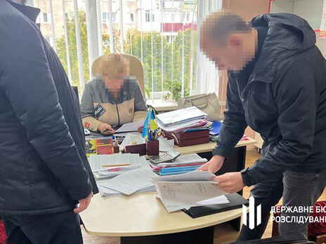 Чиновница в Хмельницкой области передала 12 га земель Минобороны в частную собственность – ГБР