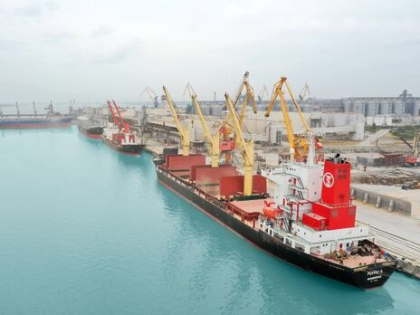 Открытие портов для экспорта металла даст Украине более $1 млрд ежемесячно, заявляли в Федерации металлургов Украины