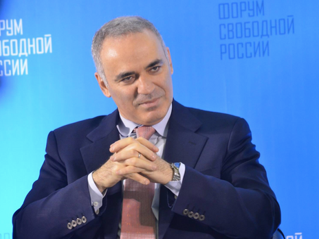 Несмотря на превращение России в фашистскую диктатуру, Запад все еще сдержан. Но если мы хотим закончить войну, полумер уже недостаточно