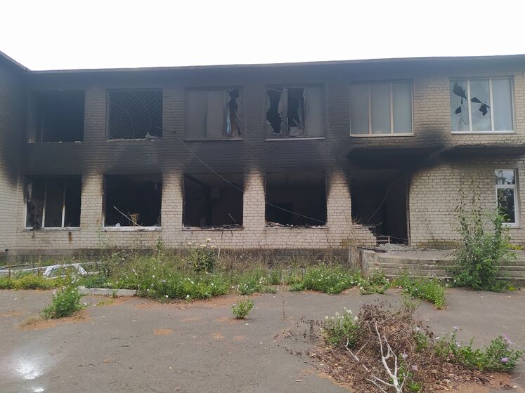 Оккупанты скинули фосфорные снаряды на село в Запорожской области, сгорели несколько домов и школа – тероборона