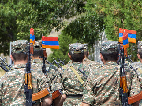Вірменія й Азербайджан звинуватили одне одного у відкритті вогню на кордоні