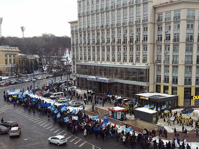 В центре Киева собрался многотысячный митинг профсоюзов