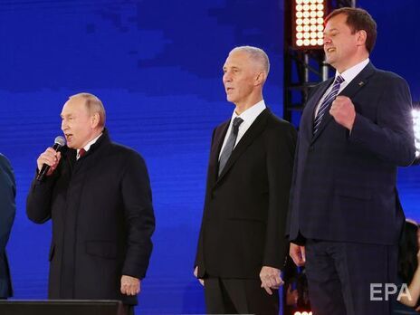 Сальдо (на фото в центре) и Балицкий (на фото справа) поднимались на сцену вместе с Путиным