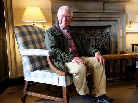 Букінгемський палац опублікував перше офіційне фото Чарльза III з дружиною, сином і невісткою