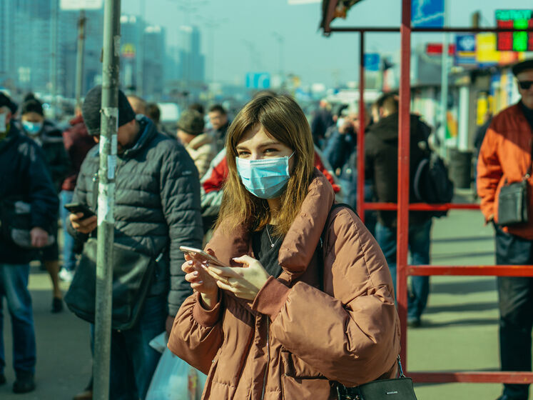 Власти Киева рекомендуют снова надевать маски в публичных местах