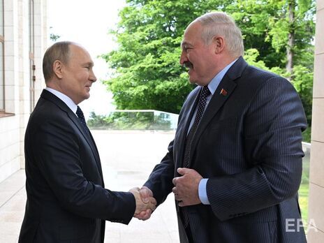 Лукашенку (на фото праворуч) не хочеться помирати, хоча пожив уже досить довго, зазначив Гудков