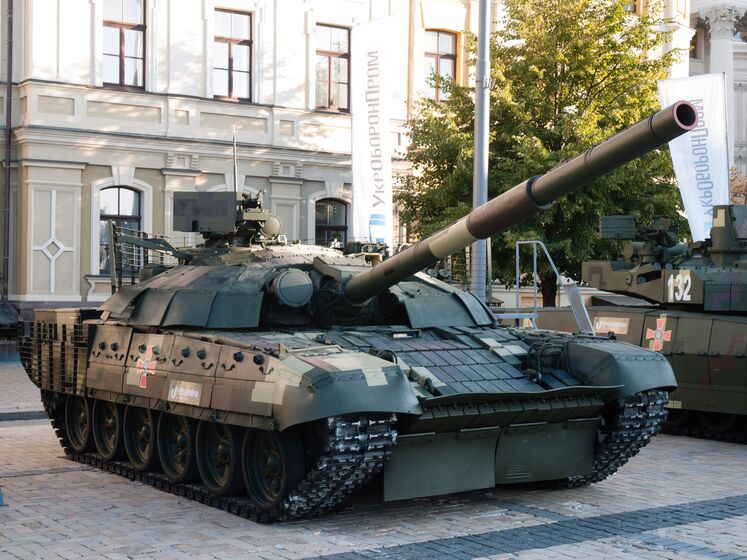 "Подарунок для Путіна". Чеські активісти купили для ЗСУ танк Т-72 та боєприпаси, зібравши понад $1,3 млн