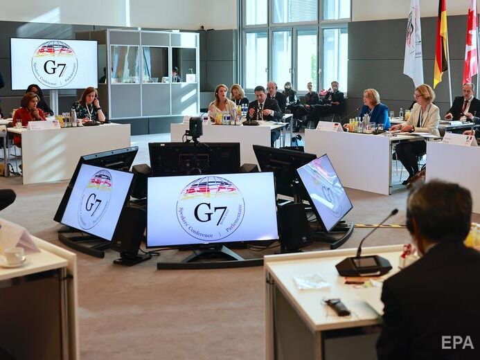 У G7 виробили три етапи обмеження цін на нафту з Росії