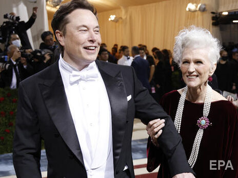 В сети показали возможную реакцию матери Илона Маска на его заявления об Украине. Видео