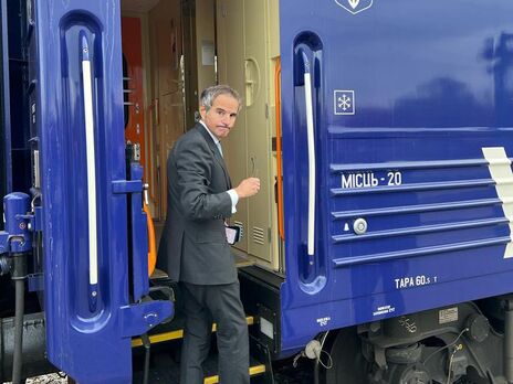 Гросси едет в Киев на поезде