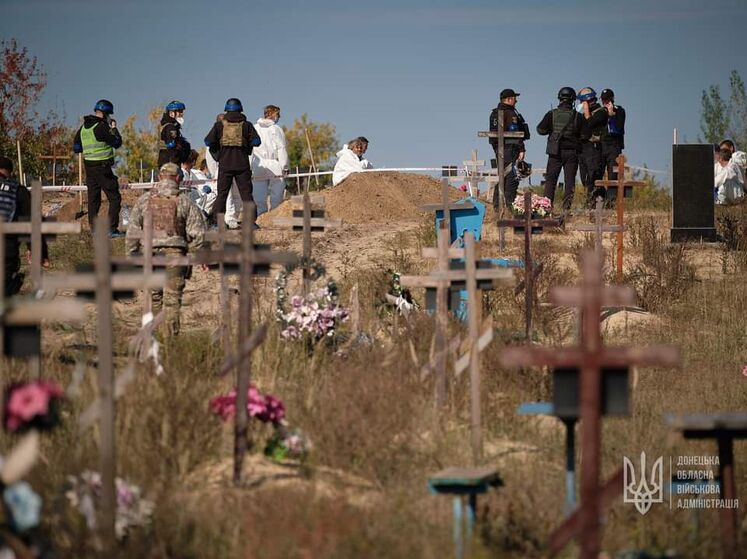 У деокупованому Лимані виявили приблизно 200 могил цивільних, також є братська могила, де можуть бути поховані військові – ОВА