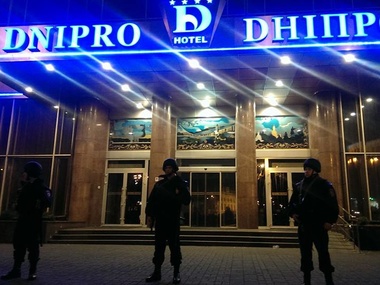 МВД: В отеле "Днепр", где находился "Правый сектор", нашли оружие